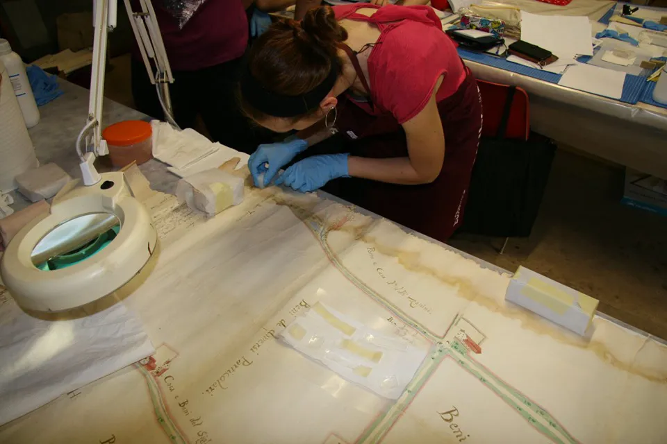 Pulitura e restauro mappa settecentesca