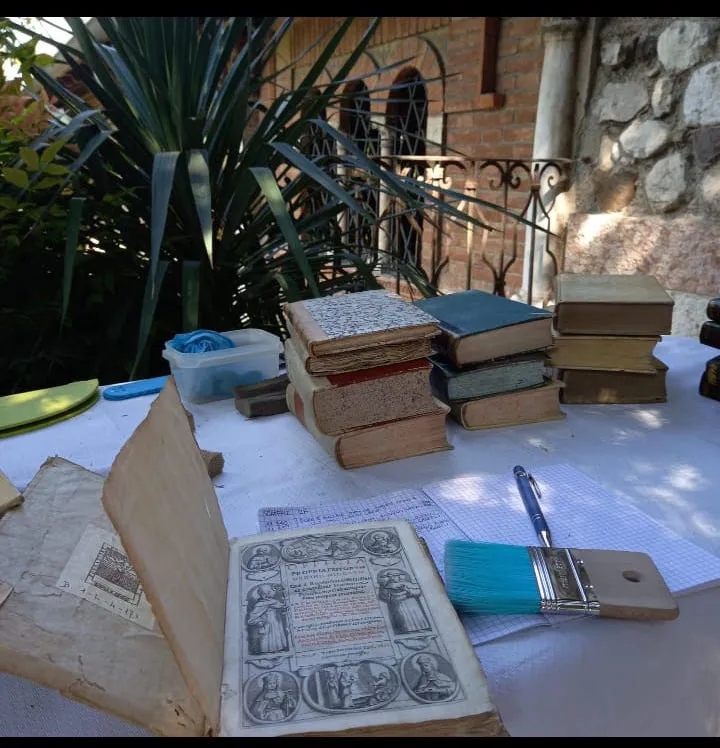 Restauro libri antichi, prima e dopo Kolibrì Lab