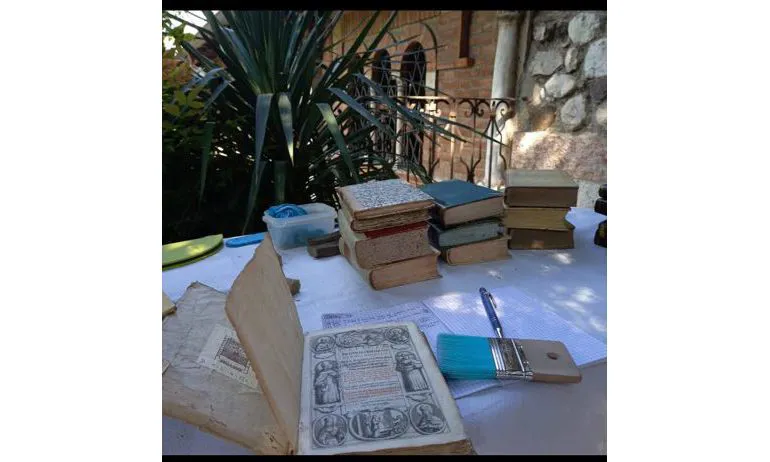 Restauro libri antichi, prima e dopo Kolibrì Lab